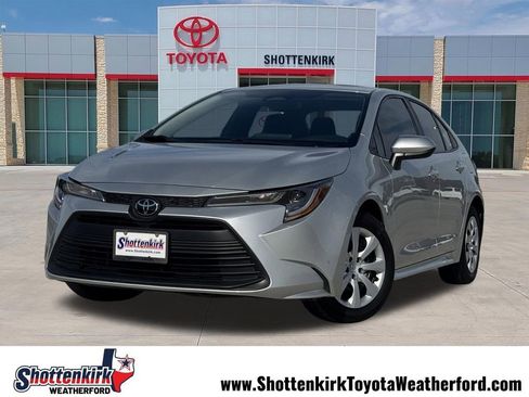 Used 2024 Toyota Corolla LE FWD image 1