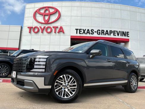 Used 2026 Hyundai Palisade SEL FWD image 2