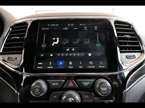 Used 2019 Jeep Grand Cherokee Limited image 14