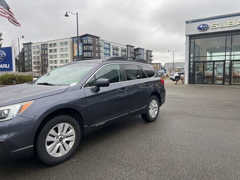 Used 2015 Subaru Outback 2.5i Premium image 3