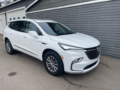 Used 2022 Buick Enclave Premium image 2