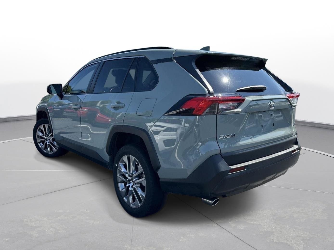 Used 2021 Toyota RAV4 XLE Premium FWD image 8