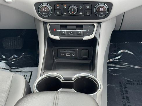 Used 2023 GMC Terrain SLT w/ Infotainment Package II AWD/4WD image 18