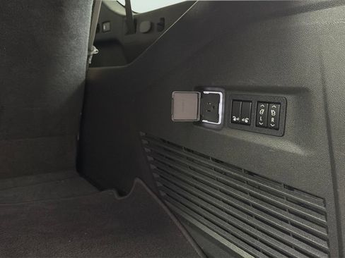 Used 2021 Chevrolet Suburban Premier w/ Premium Package RWD image 31