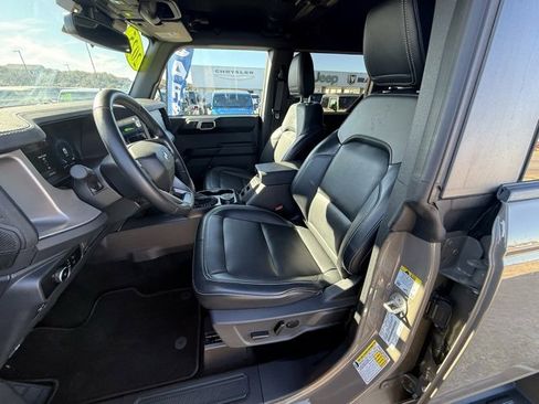 Used 2025 Ford Bronco Outer Banks image 9