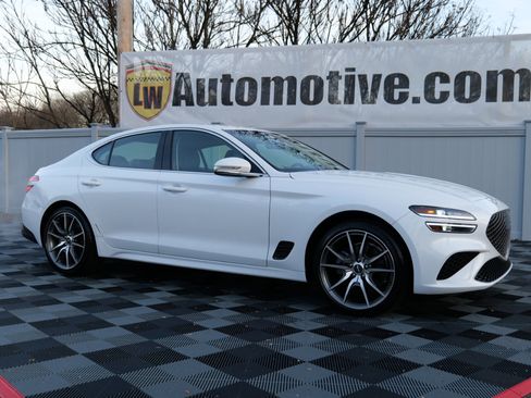 Used 2023 Genesis G70 2.0T image 3