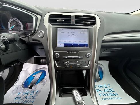Used 2020 Ford Fusion SE image 20