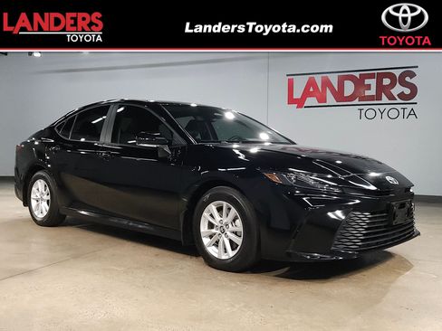Used 2025 Toyota Camry LE FWD image 1