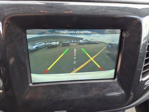 Used 2018 Jeep Compass Latitude w/ Popular Equipment Group AWD/4WD image 9