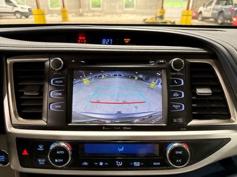 Used 2019 Toyota Highlander XLE AWD/4WD image 26