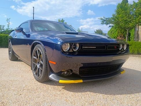 Used 2017 Dodge Challenger R/T Scat Pack w/ Leather Interior Group RWD image 18