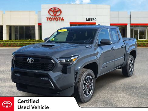 Certified 2025 Toyota Tacoma TRD Sport image 1