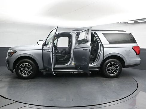 Used 2023 Ford Expedition Max XLT image 33