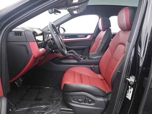 Certified 2026 Porsche Cayenne S AWD/4WD image 29
