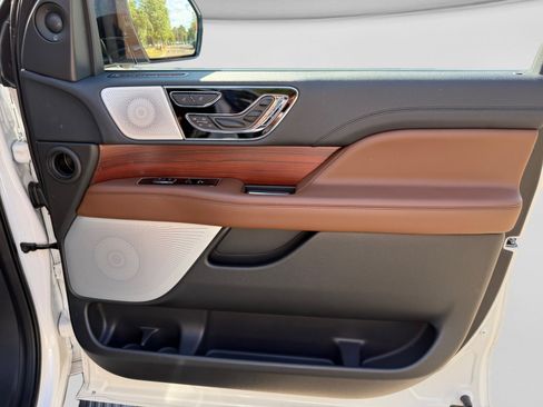 Used 2023 Lincoln Navigator Reserve AWD/4WD image 24
