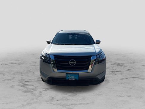 Used 2024 Nissan Pathfinder SV AWD/4WD image 3