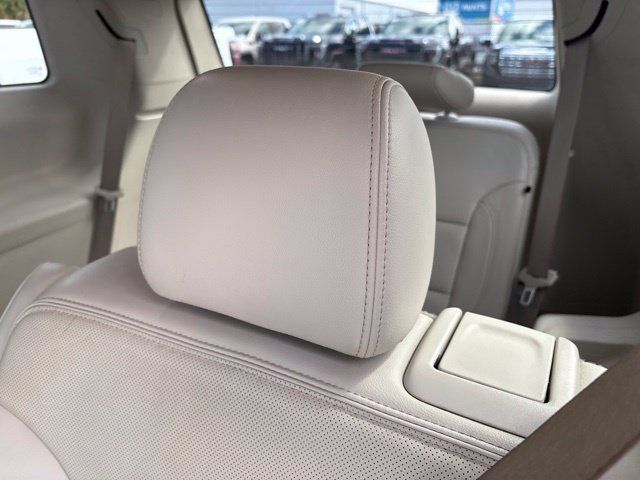 Used 2020 GMC Acadia Denali w/ Technology Package FWD image 11