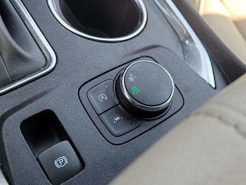 Certified 2023 Chevrolet Traverse LS FWD image 26