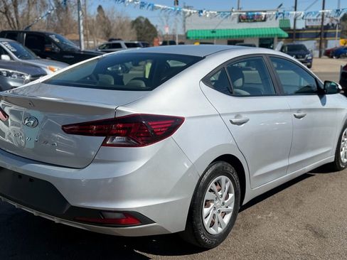 Used 2019 Hyundai Elantra SE FWD image 2