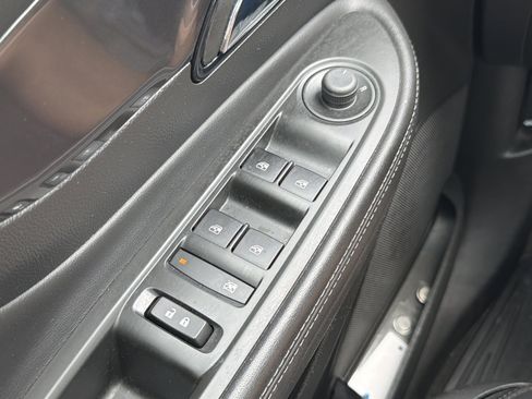 Used 2020 Buick Encore Preferred FWD image 18