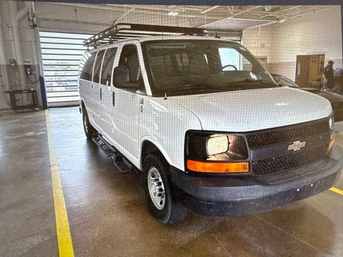 Used 2015 Chevrolet Express 3500 LS RWD image 18