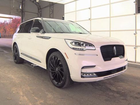 Used 2023 Lincoln Aviator Black Label w/ Jet Package image 3