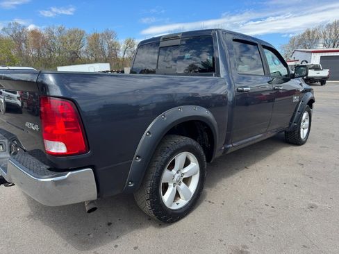 Used 2017 RAM 1500 Classic SLT AWD/4WD image 11