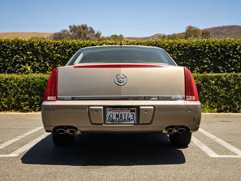 Used 2006 Cadillac DTS w/ Sun And Sound Package FWD image 5
