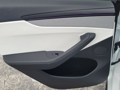 Used 2026 Tesla Model Y 2WD image 11