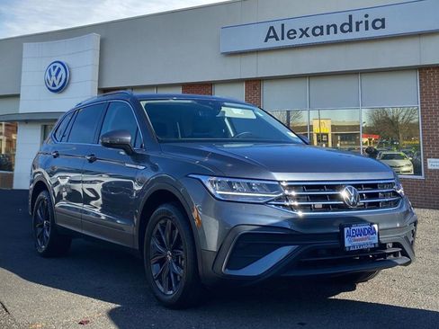 Certified 2022 Volkswagen Tiguan SE w/ Panoramic Sunroof Package image 1