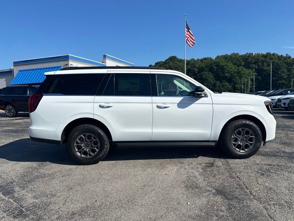 New 2026 Ford Expedition Active RWD image 2