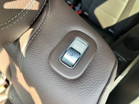 Used 2022 Mercedes-Benz GLS 450 4MATIC image 21