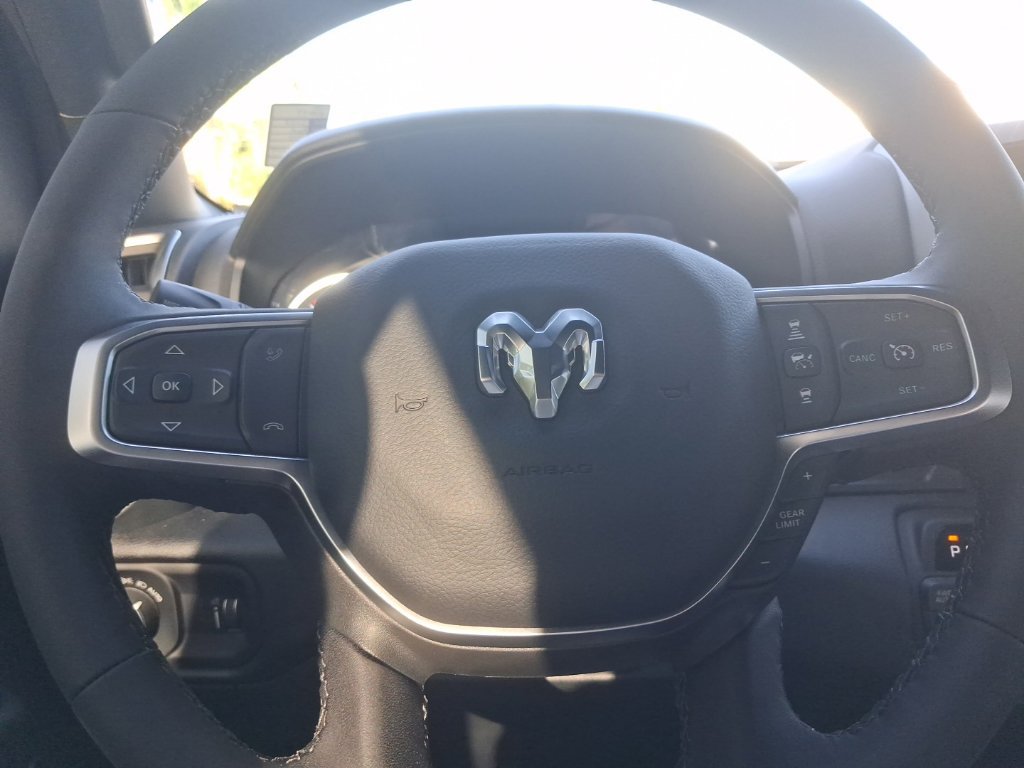 Used 2025 RAM 1500 Big Horn AWD/4WD image 32