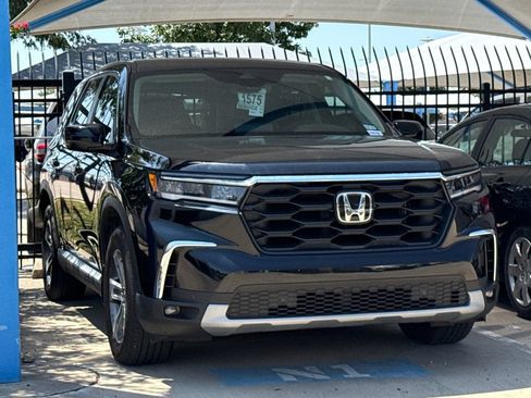 Used 2025 Honda Pilot EX-L image 3