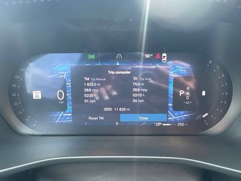 Certified 2025 Volvo XC40 B5 Plus AWD/4WD image 24