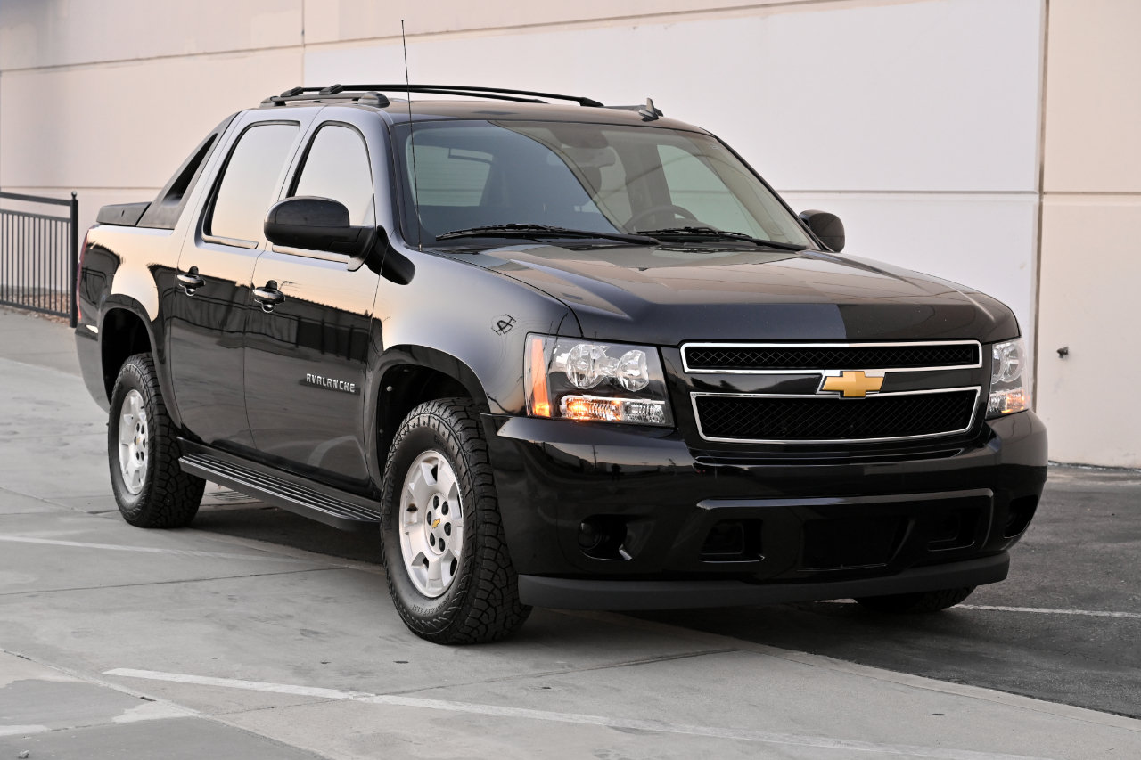 Used 2011 Chevrolet Avalanche LS RWD image 8