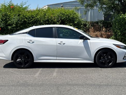 Used 2022 Nissan Sentra SR FWD image 2