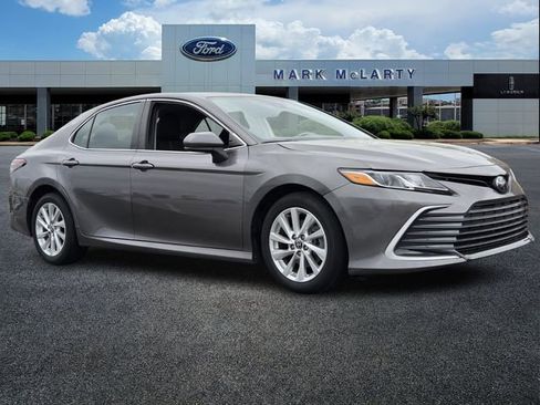 Used 2023 Toyota Camry LE image 7