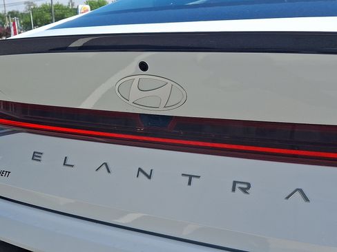 New 2026 Hyundai Elantra SEL Sport FWD image 11