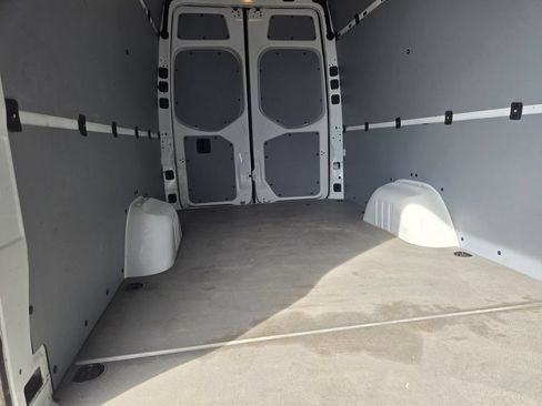Used 2024 Mercedes-Benz Sprinter 2500 image 21