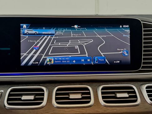 Used 2025 Mercedes-Benz GLS 450 4MATIC image 31