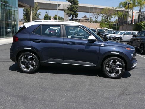 Used 2026 Hyundai Venue SEL FWD image 2