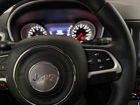Used 2017 Jeep Compass Latitude w/ Popular Equipment Group FWD image 12