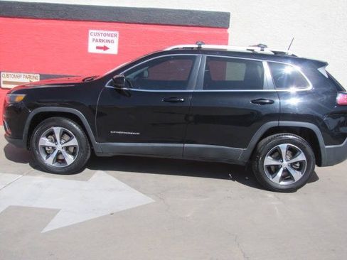 Used 2019 Jeep Cherokee Limited AWD/4WD image 2