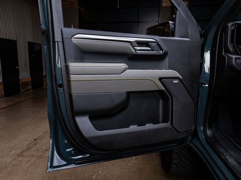 Used 2025 Chevrolet Silverado 1500 ZR2 w/ Technology Package image 34