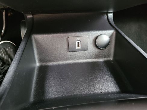 Used 2017 Ford Fusion SE w/ Fusion SE Technology Package FWD image 21