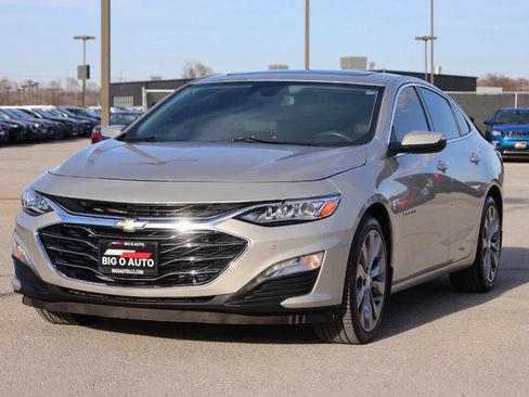 Used 2016 Chevrolet Malibu Premier w/ Driver Confidence Package II image 6