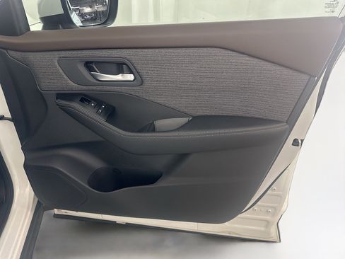 Used 2023 Nissan Rogue SV FWD image 31