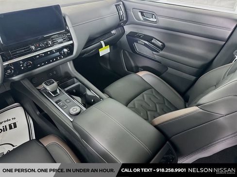 New 2026 Nissan Pathfinder Platinum image 24