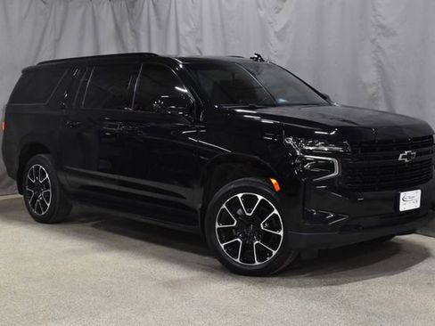 Used 2024 Chevrolet Suburban RST image 4
